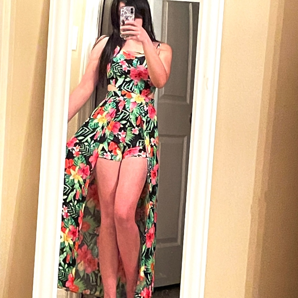 Floral printed romper perfect for summer !! 🌼